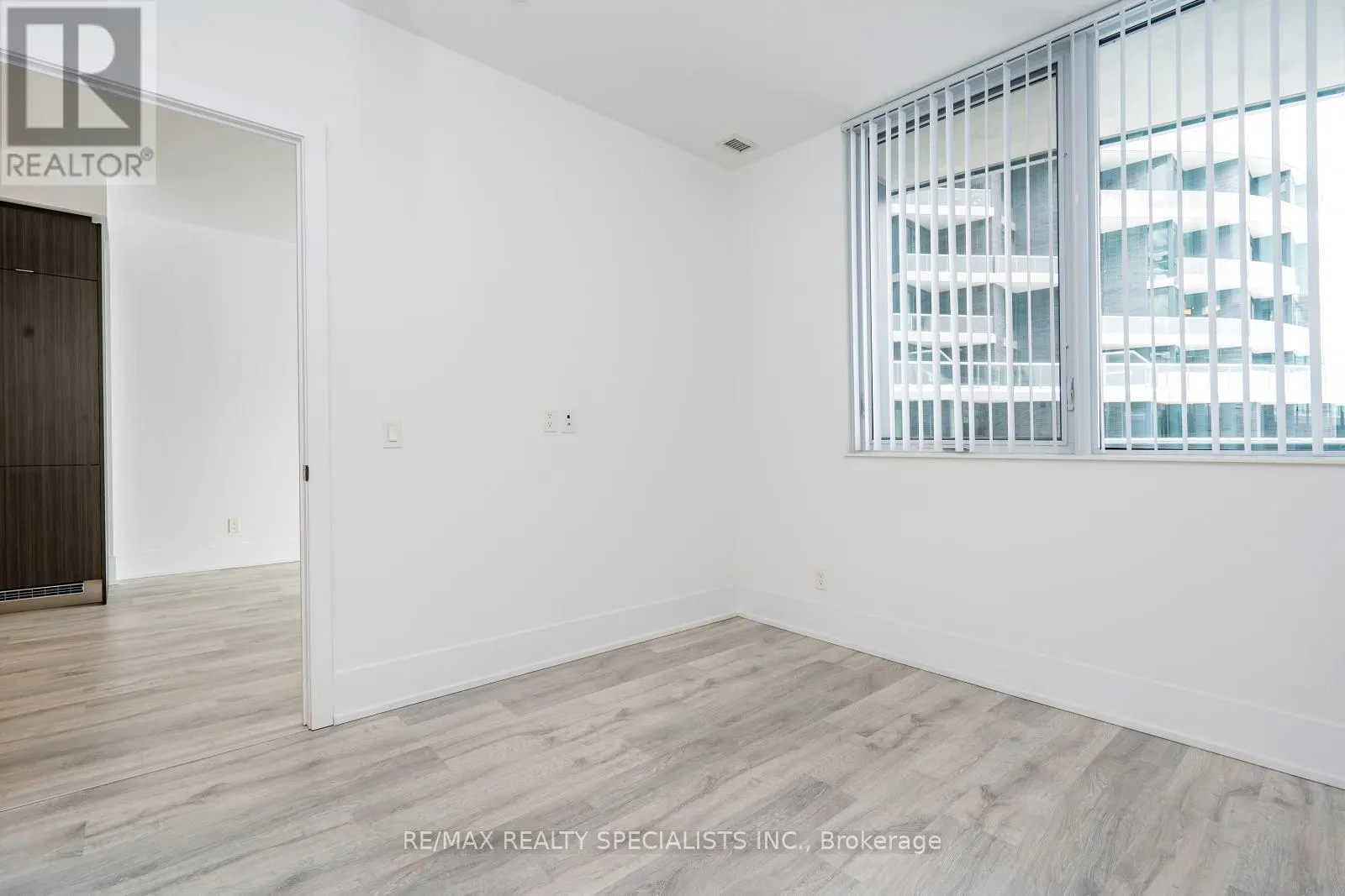 608 - 1 EDGEWATER DRIVE