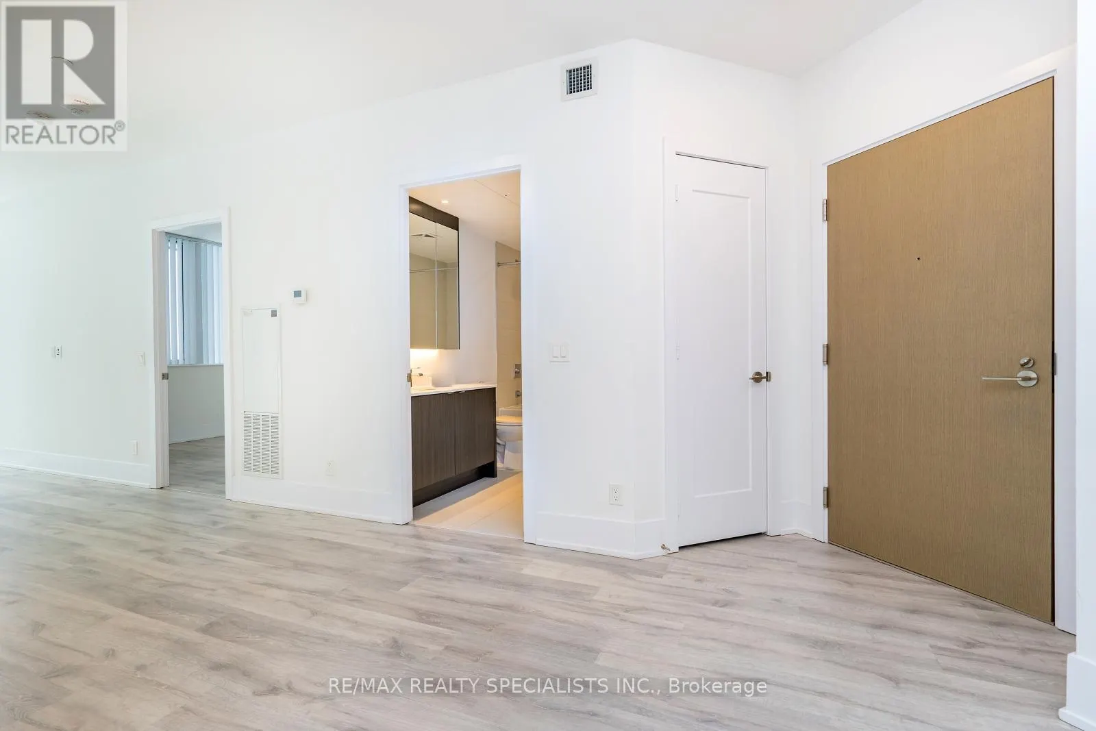 608 - 1 EDGEWATER DRIVE
