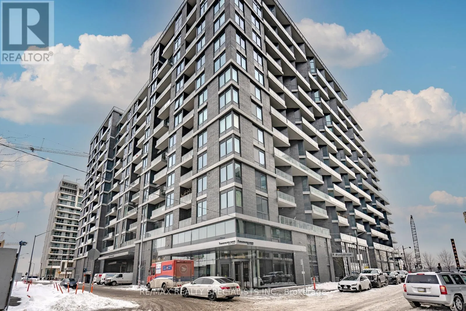 608 - 1 EDGEWATER DRIVE