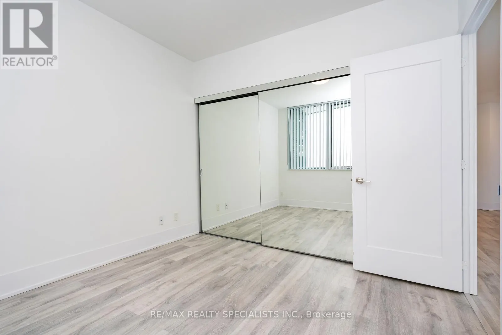608 - 1 EDGEWATER DRIVE