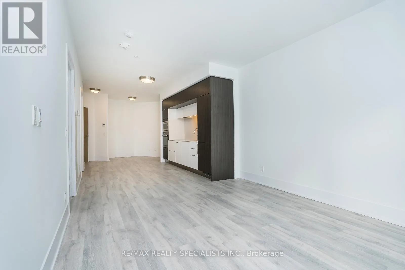 608 - 1 EDGEWATER DRIVE