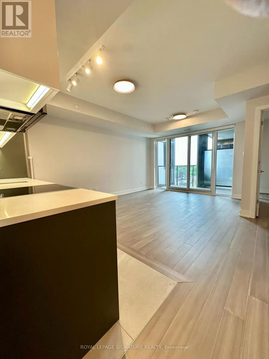 810 - 664 SPADINA AVENUE