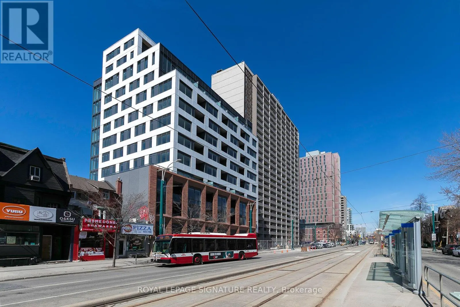810 - 664 SPADINA AVENUE