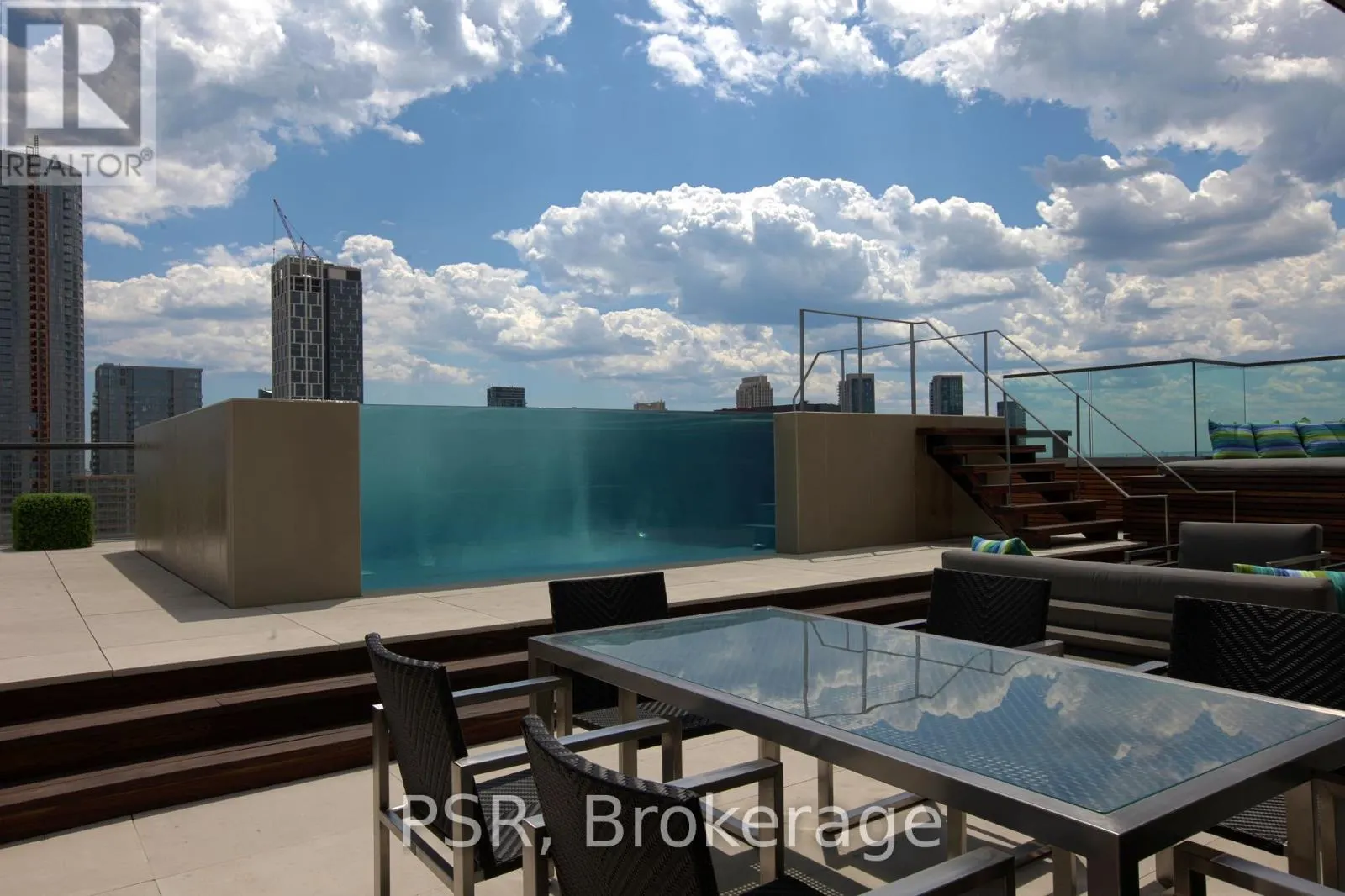 PH1001 - 500 WELLINGTON STREET W
