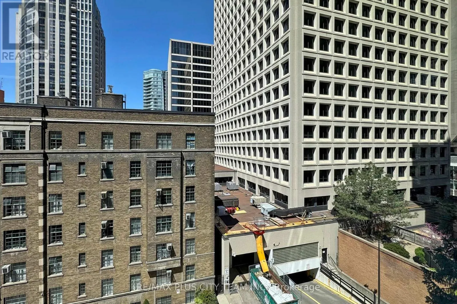 505 - 7 ST. THOMAS STREET