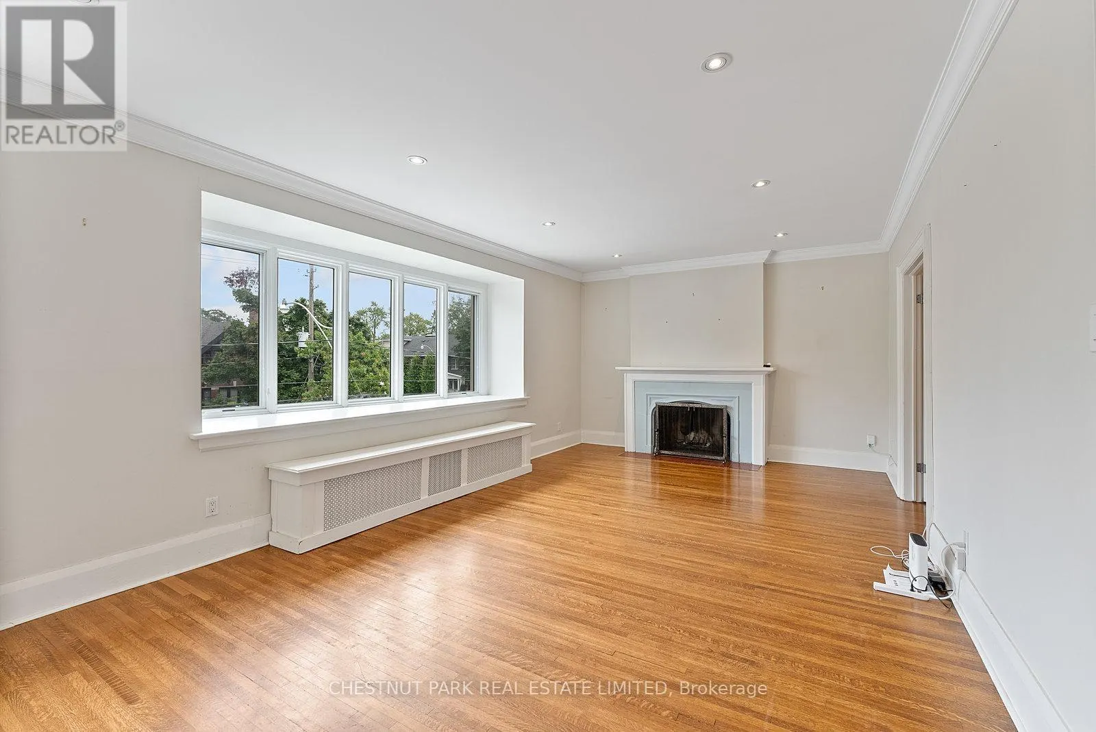 UPPER - 472 ORIOLE PARKWAY