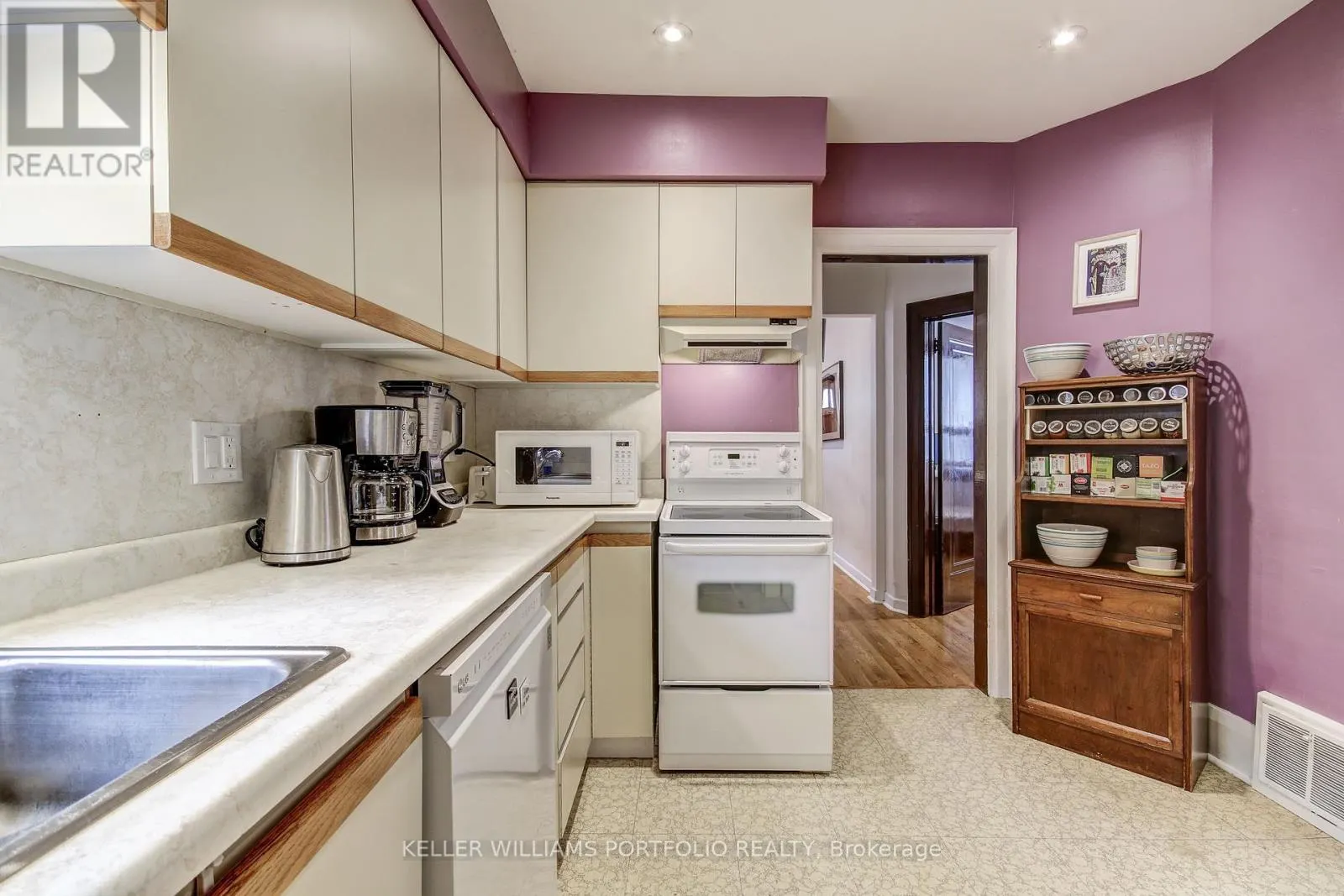 108 CLOVELLY AVENUE