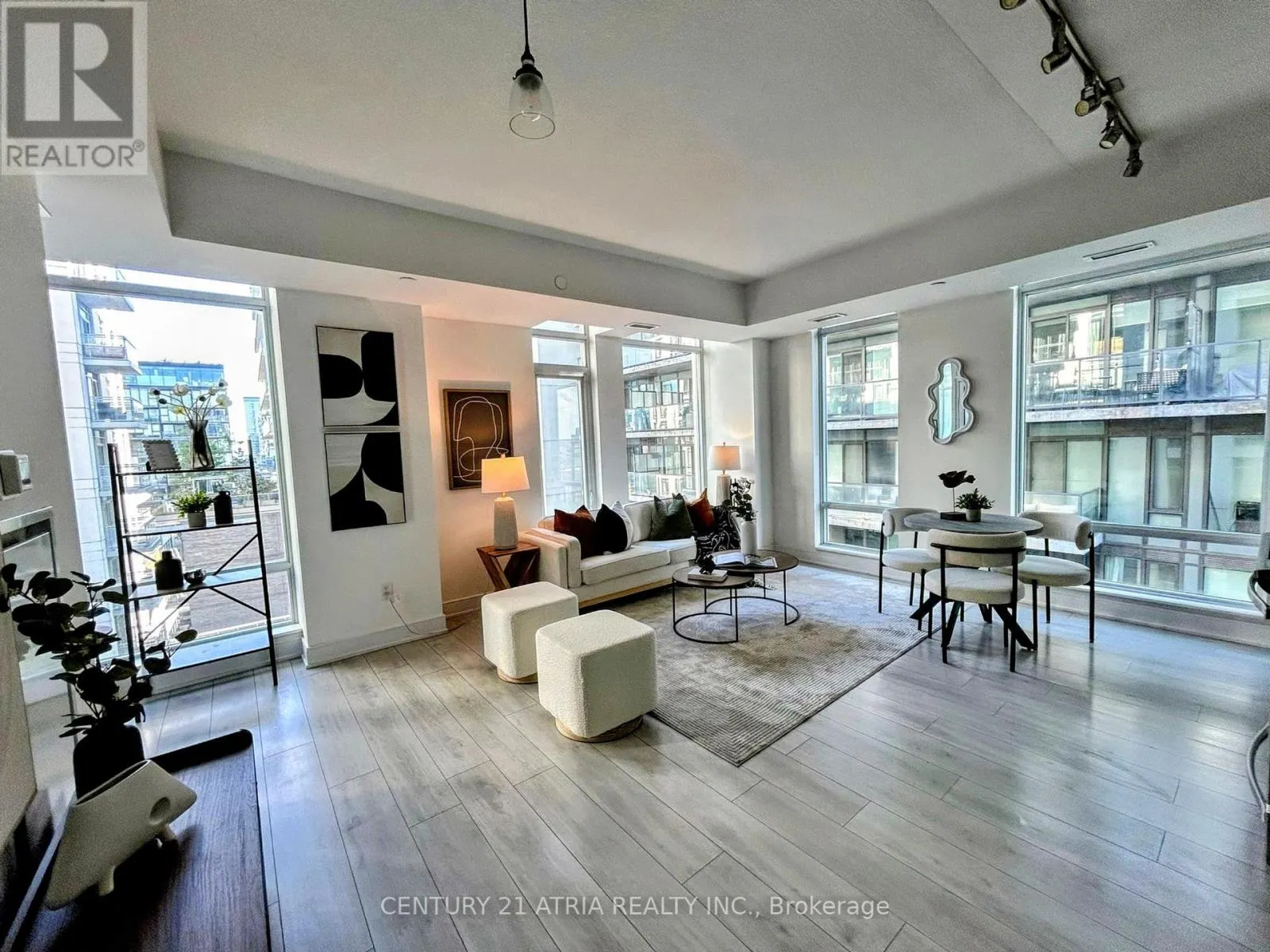 1503 - 525 ADELAIDE STREET W