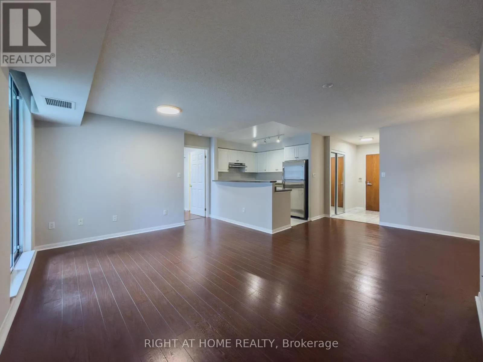 801 - 23 LORRAINE DRIVE