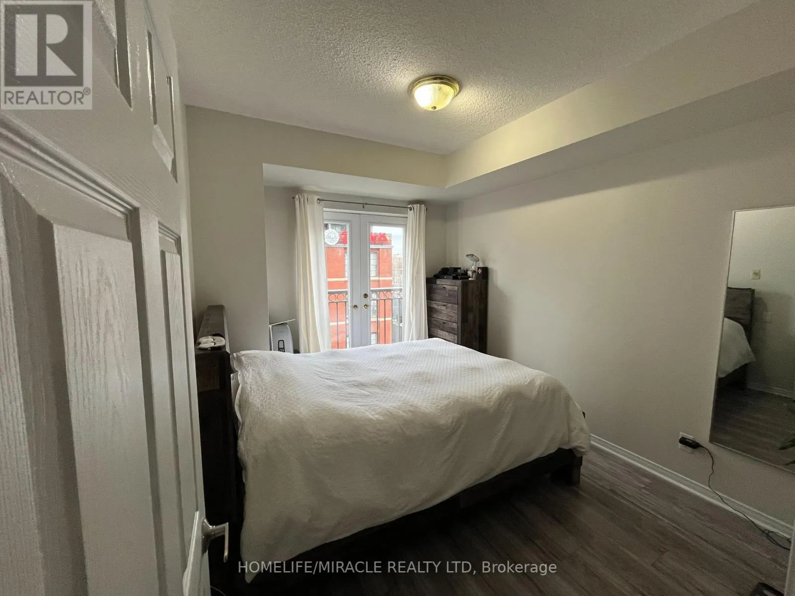 605 - 115 RICHMOND STREET E