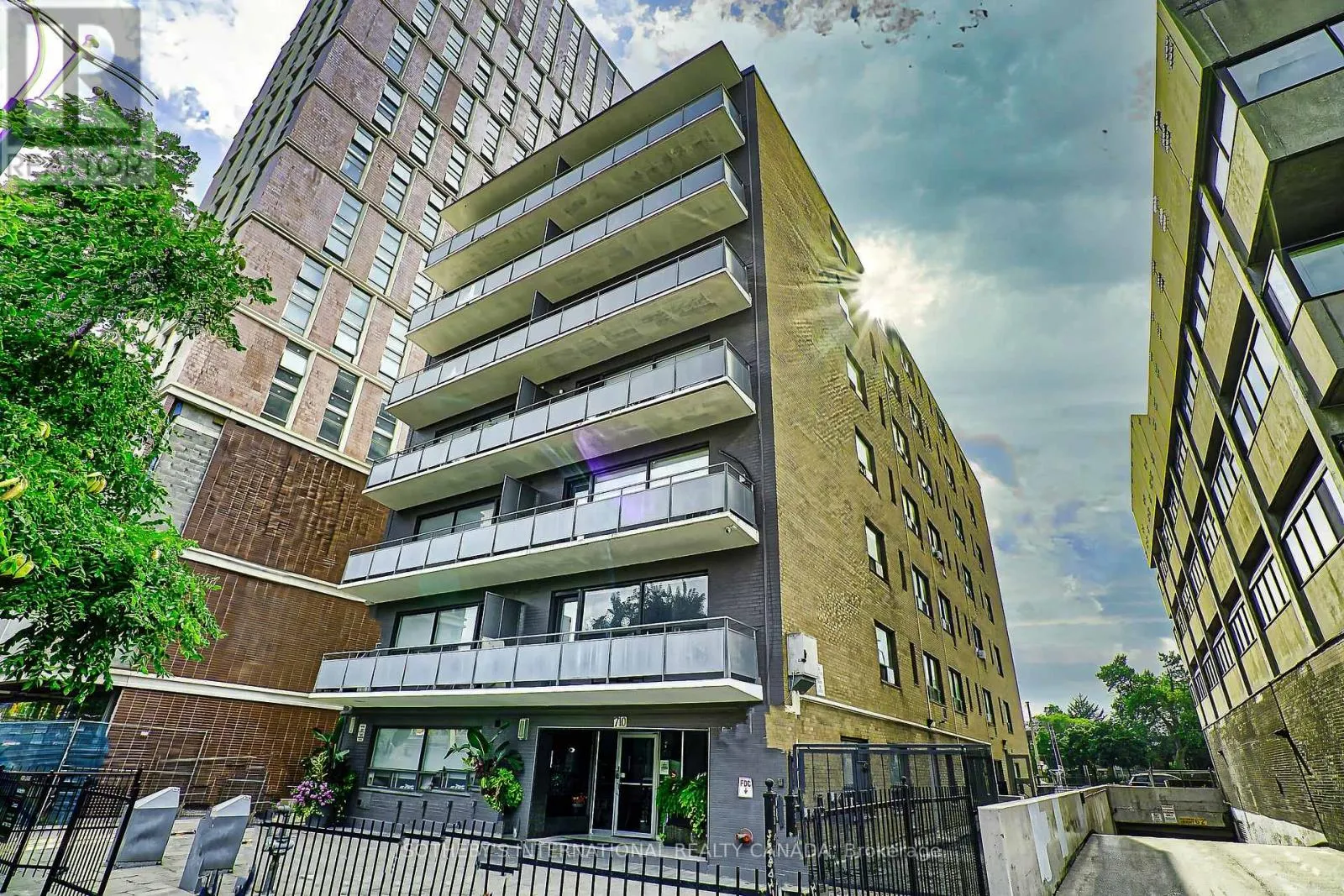104 - 710 SPADINA AVENUE
