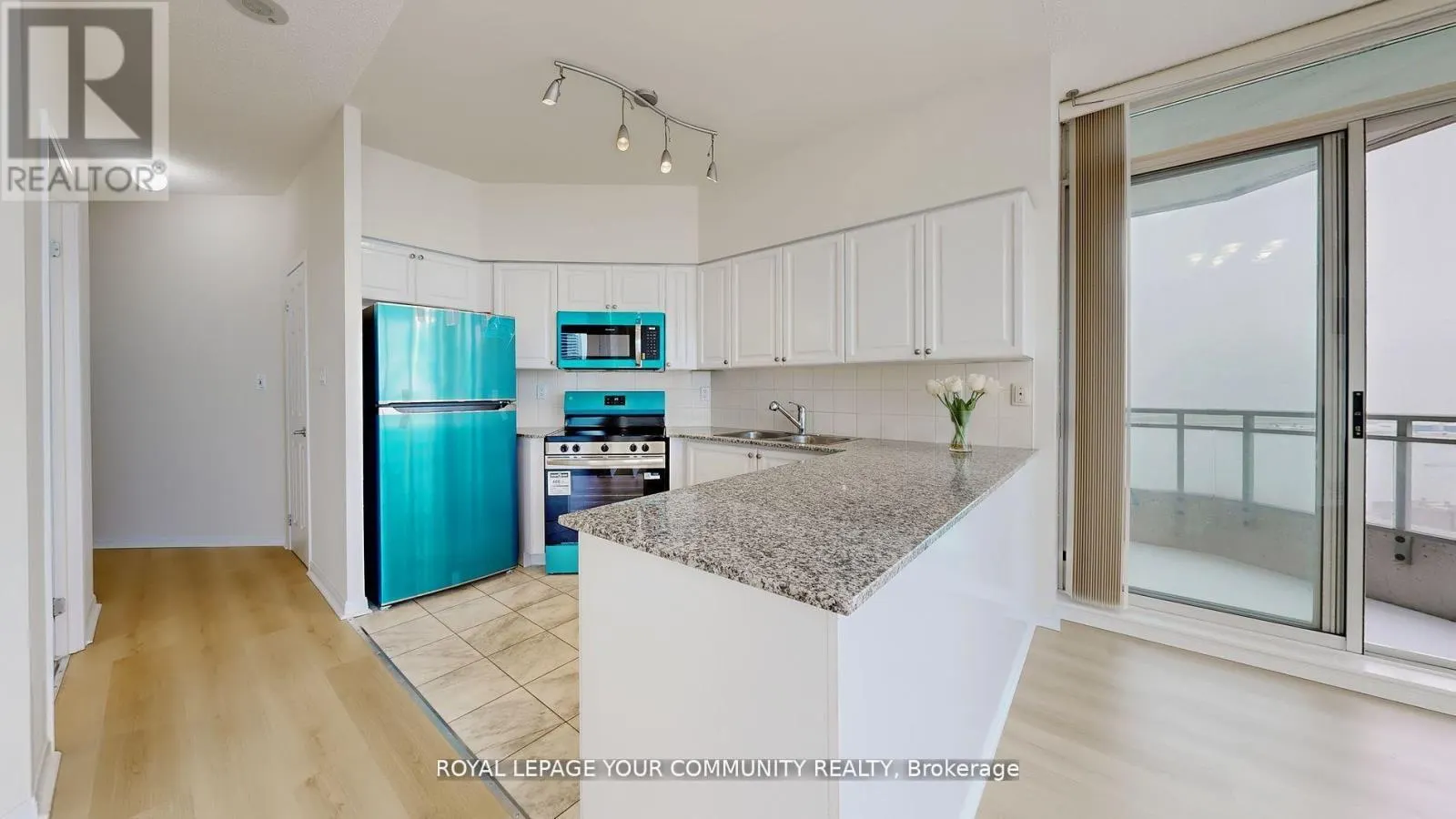 2323 - 230 QUEENS QUAY W