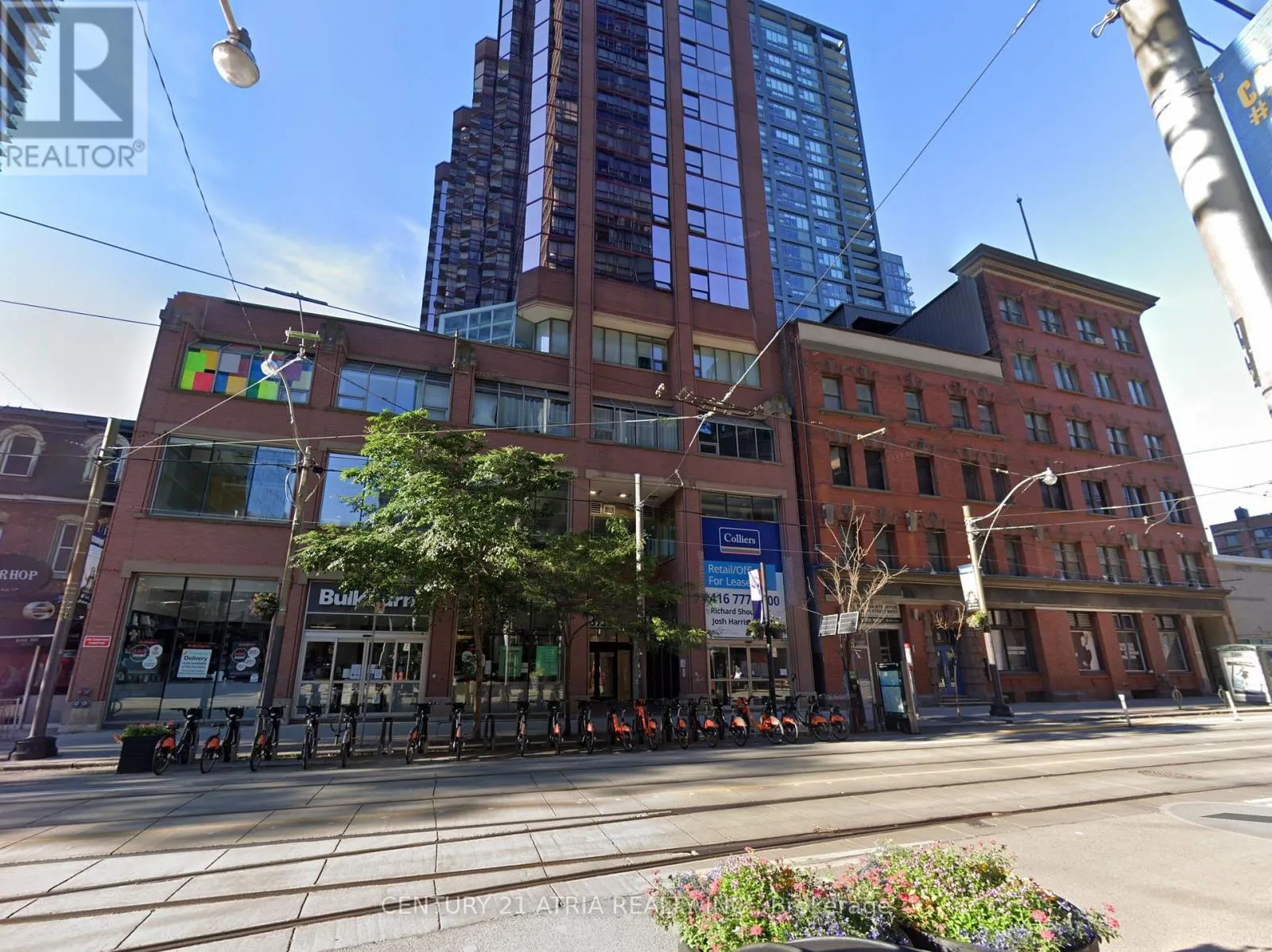 PARKING - 393 KING STREET W