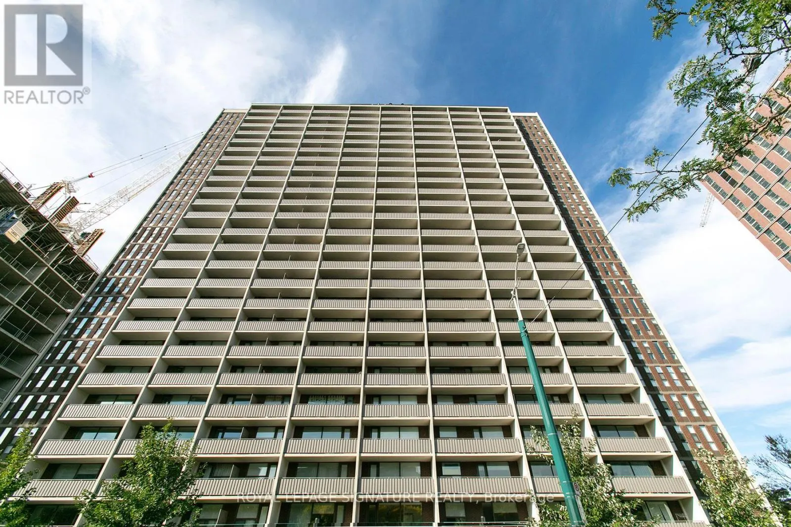 606 - 666 SPADINA AVENUE