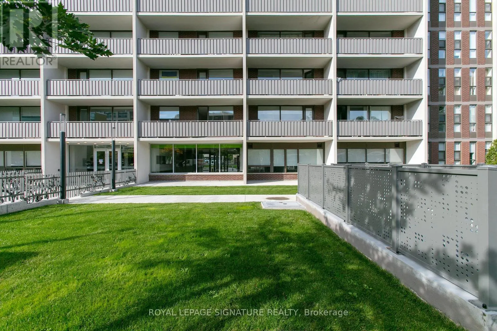 606 - 666 SPADINA AVENUE