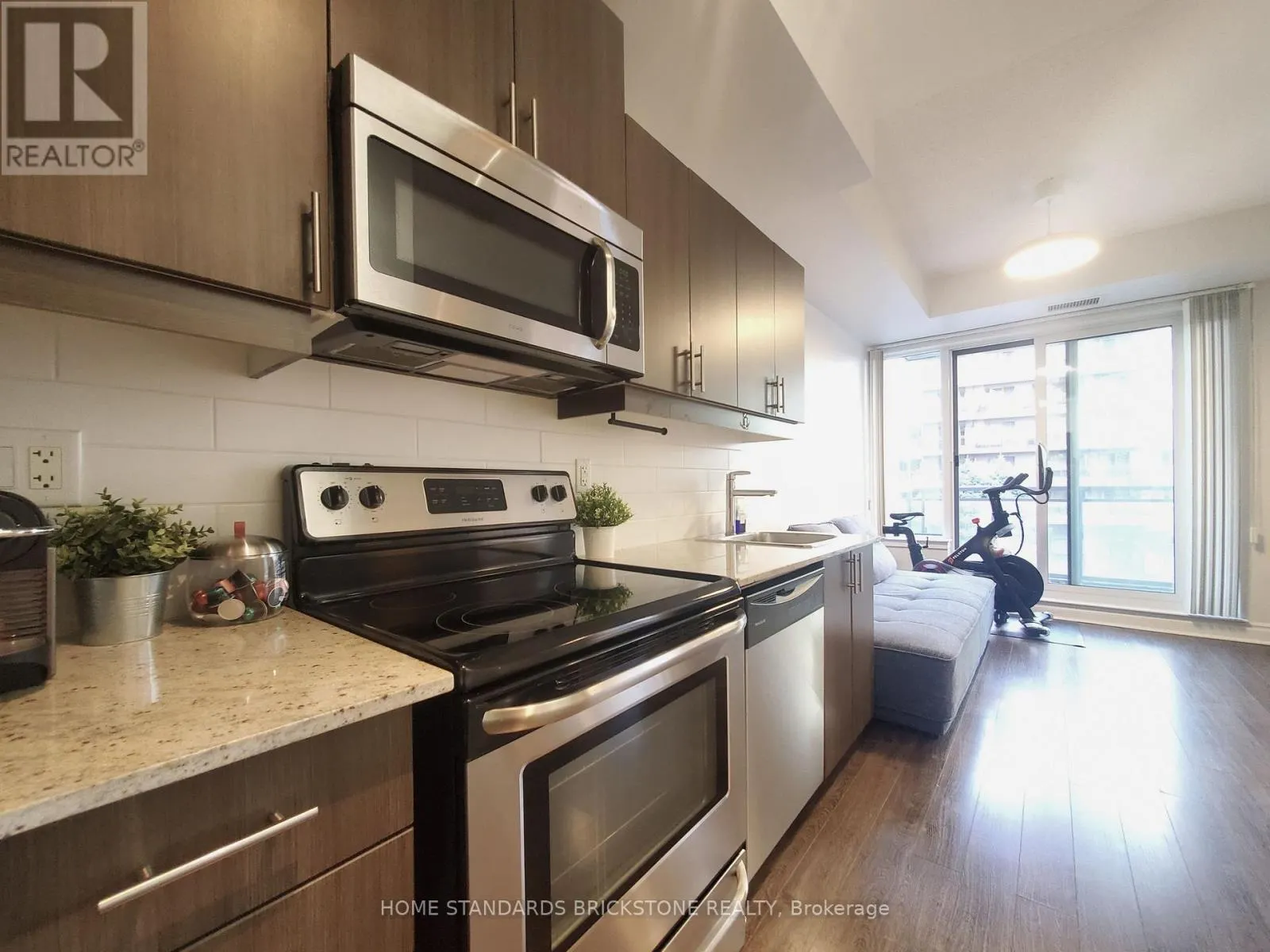 219 - 17 KENASTON GARDENS