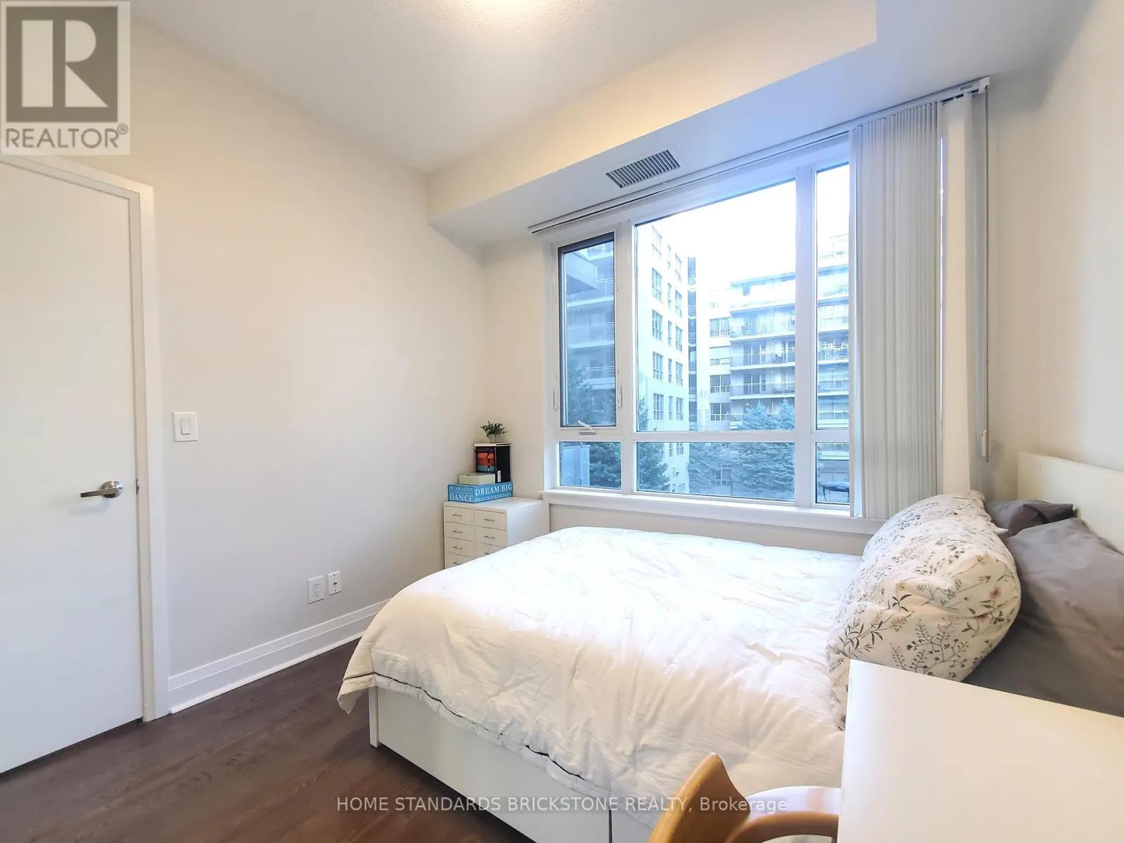 219 - 17 KENASTON GARDENS