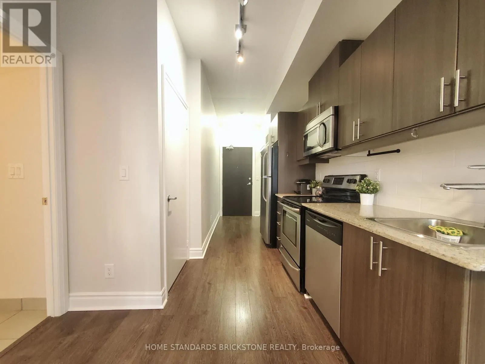 219 - 17 KENASTON GARDENS