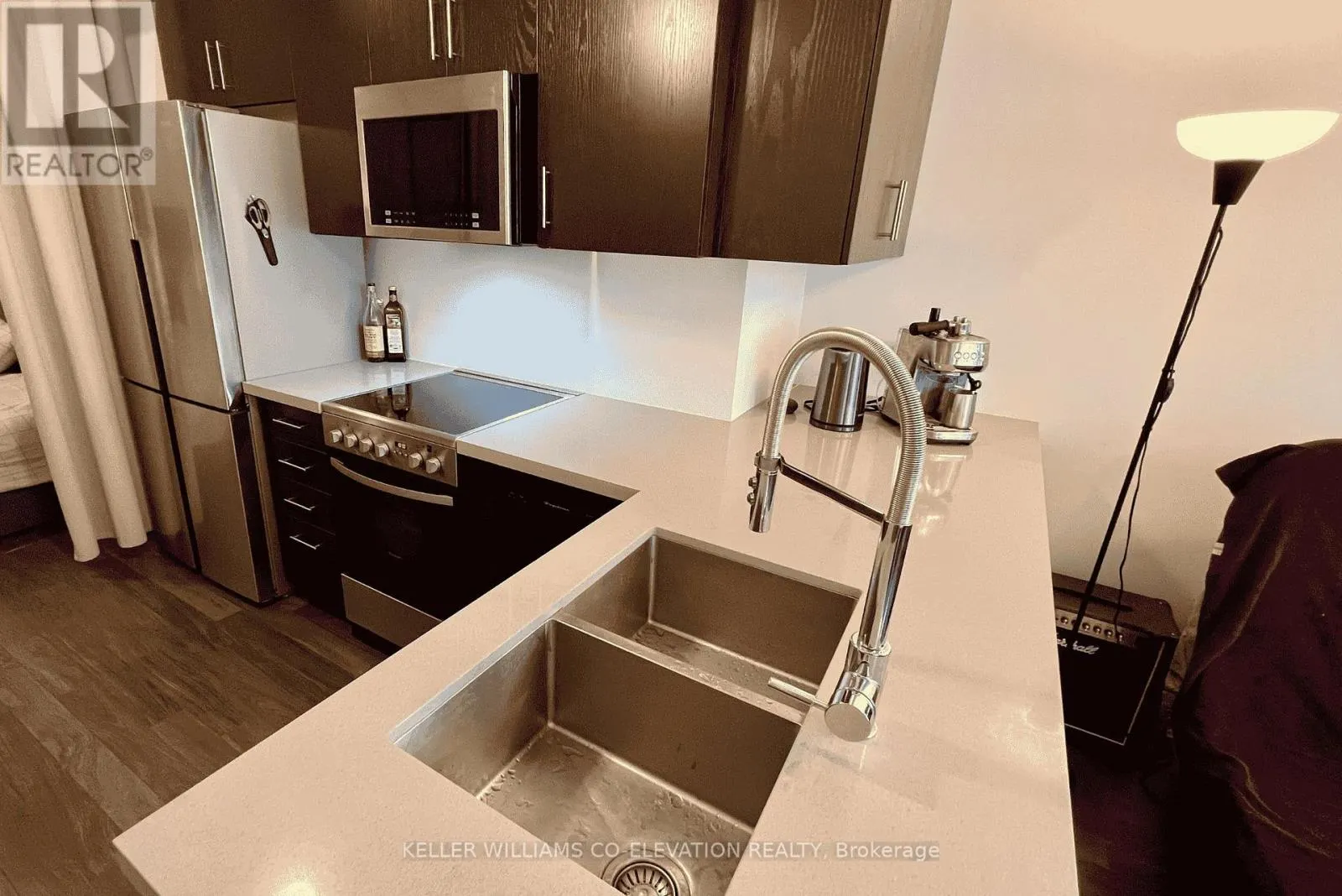 108 - 10 WELLESLEY PLACE