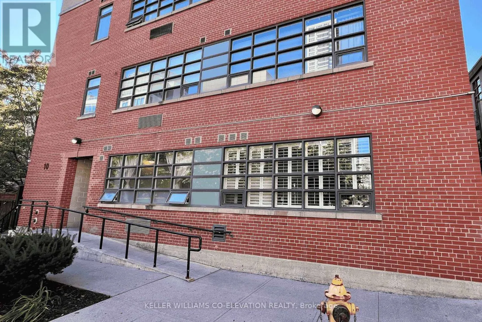 108 - 10 WELLESLEY PLACE