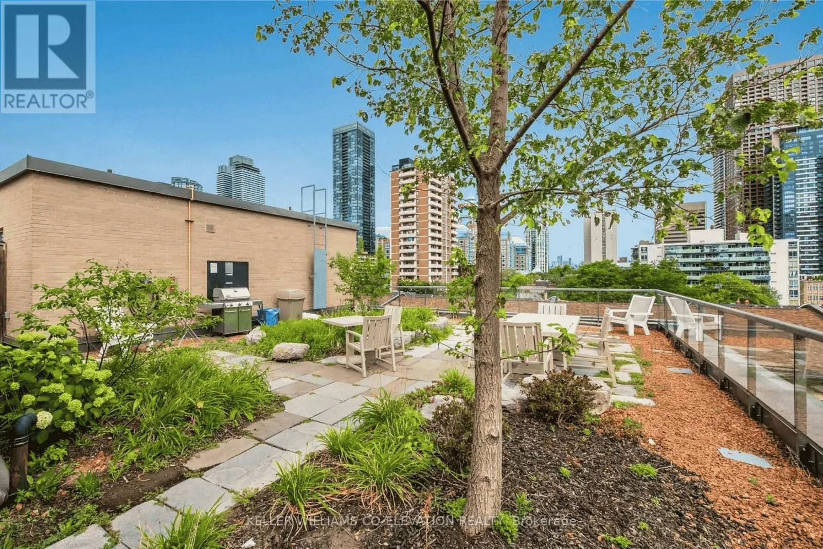 108 - 10 WELLESLEY PLACE