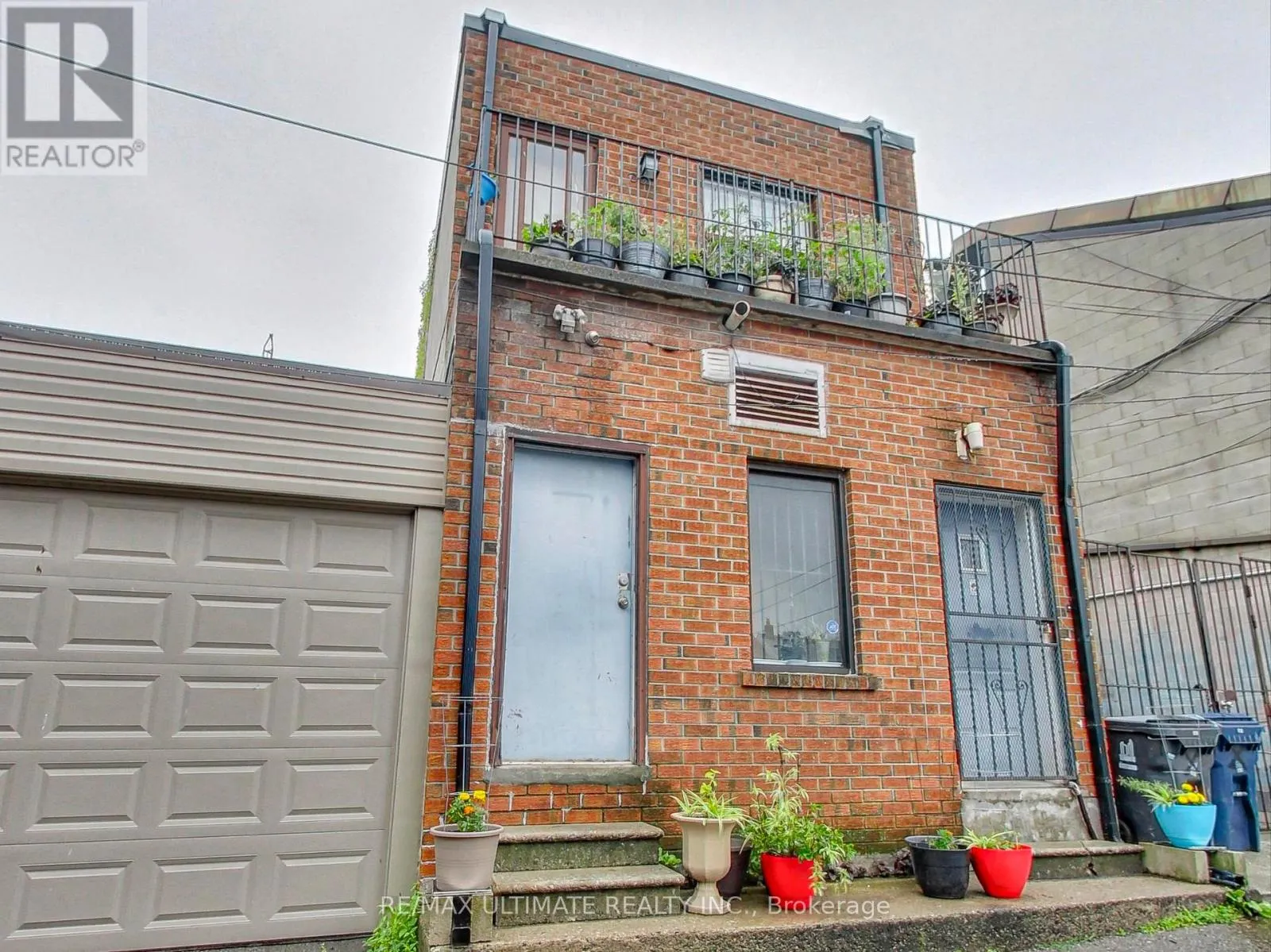 APT #2 - 1584 DUNDAS STREET W