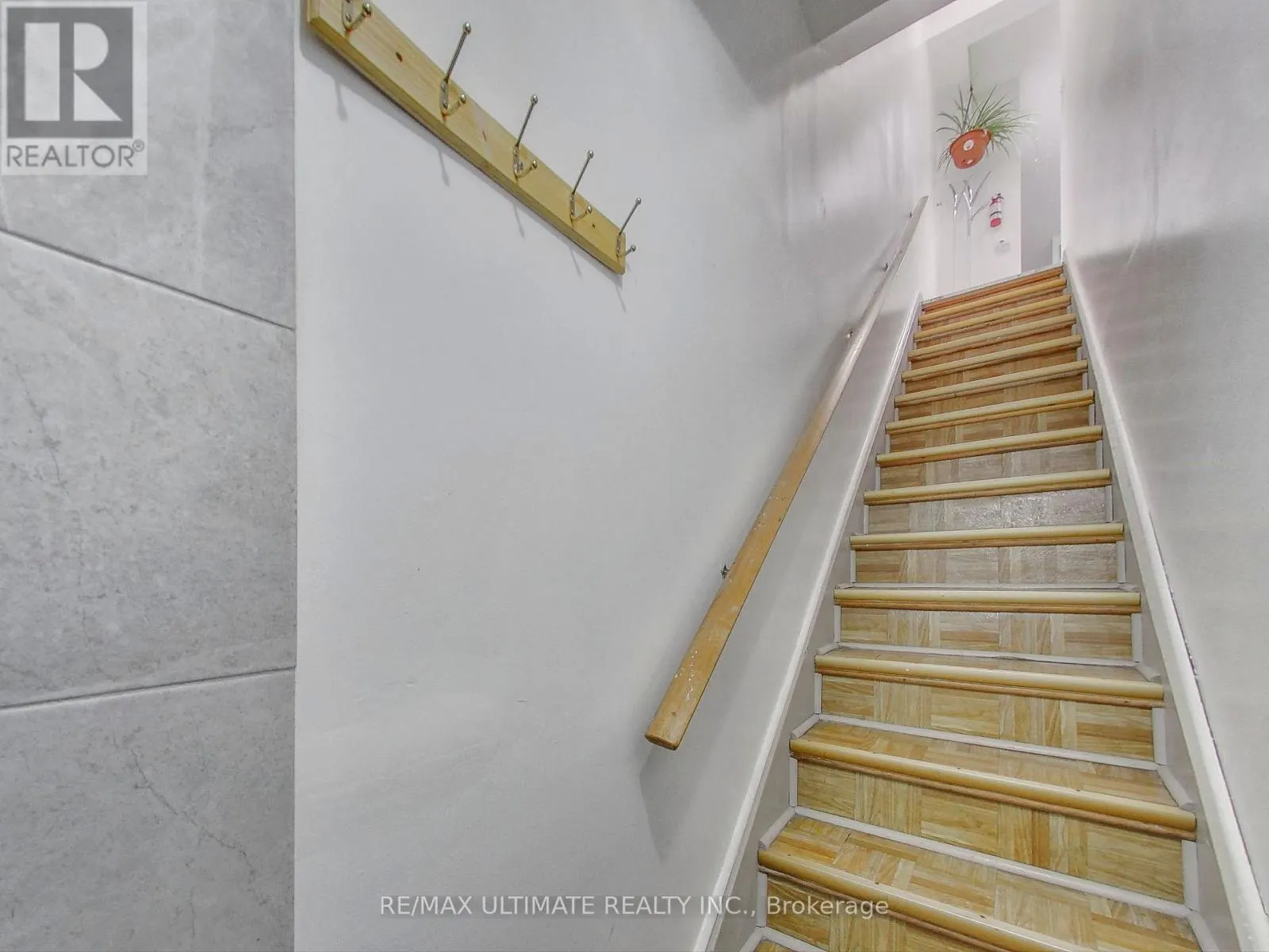 APT #2 - 1584 DUNDAS STREET W