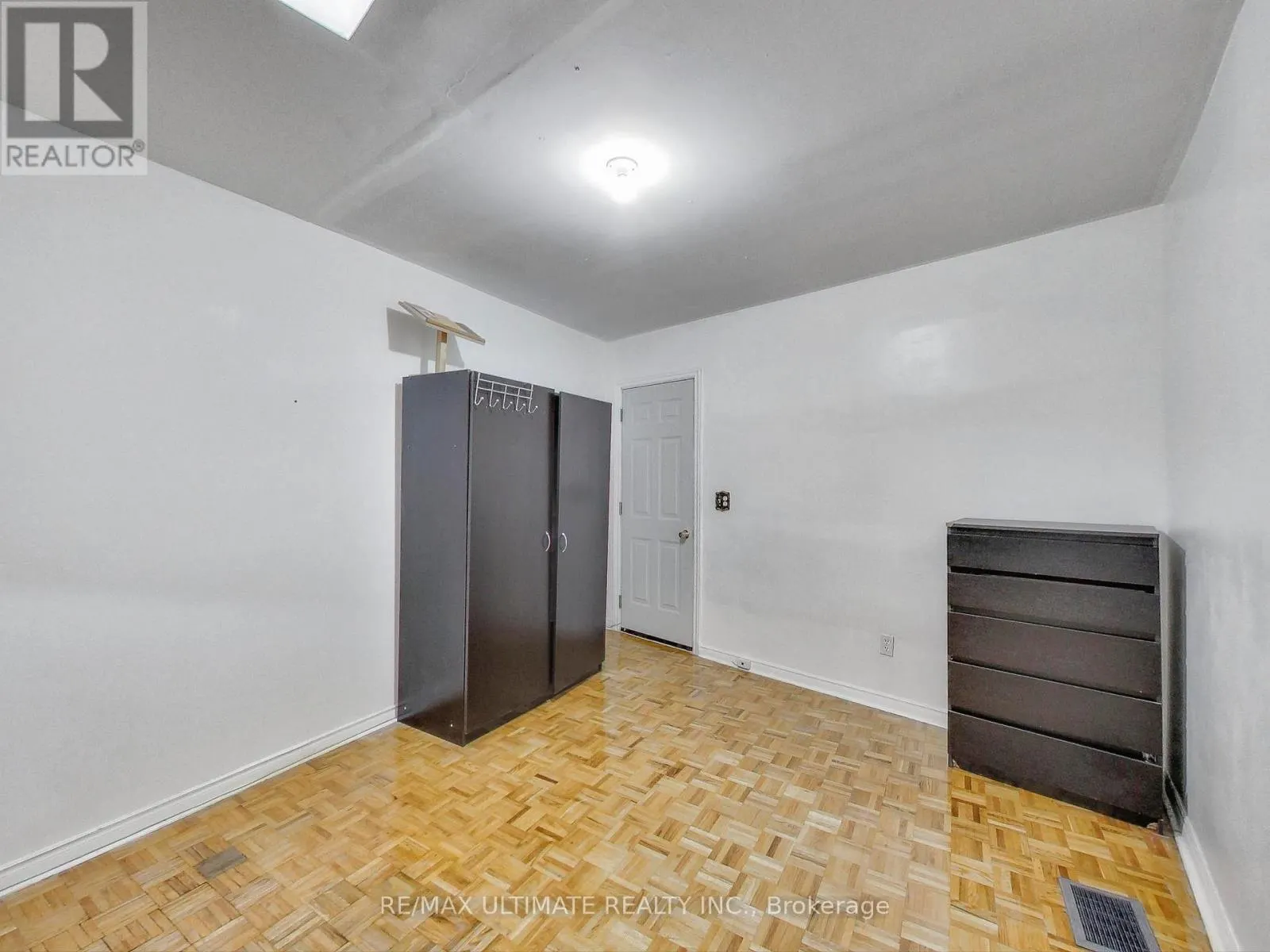 APT #2 - 1584 DUNDAS STREET W