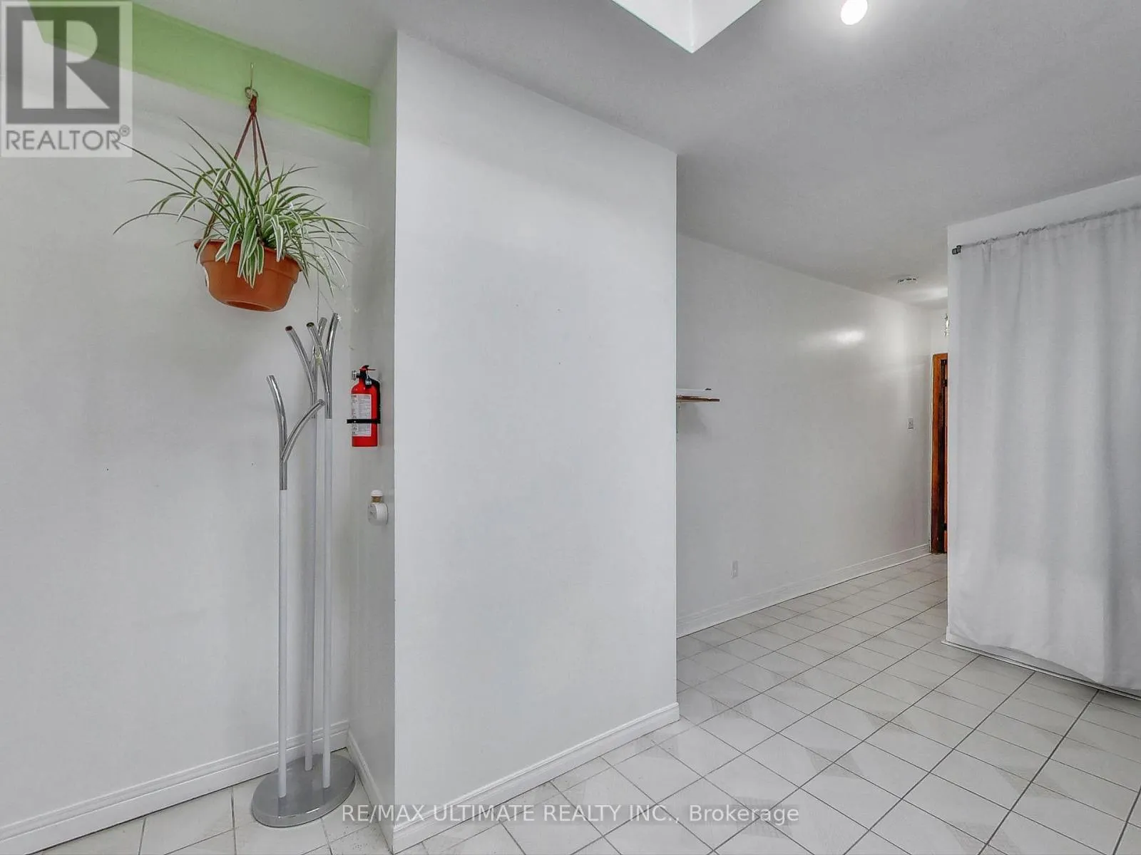 APT #2 - 1584 DUNDAS STREET W