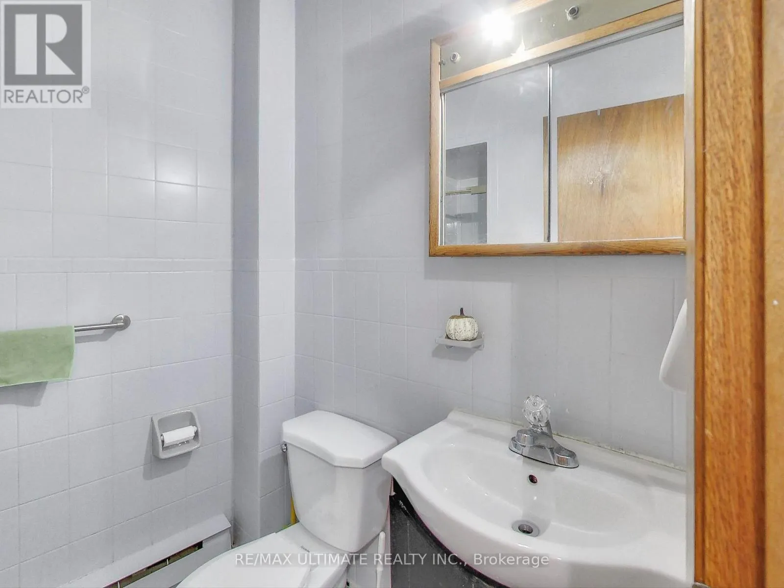 APT #2 - 1584 DUNDAS STREET W