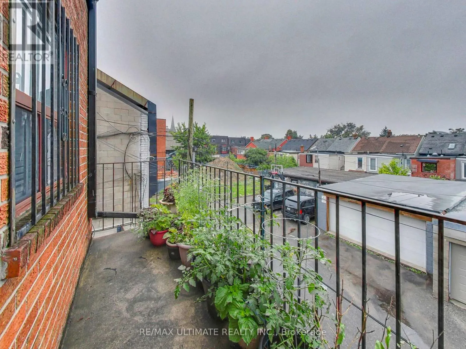 APT #2 - 1584 DUNDAS STREET W
