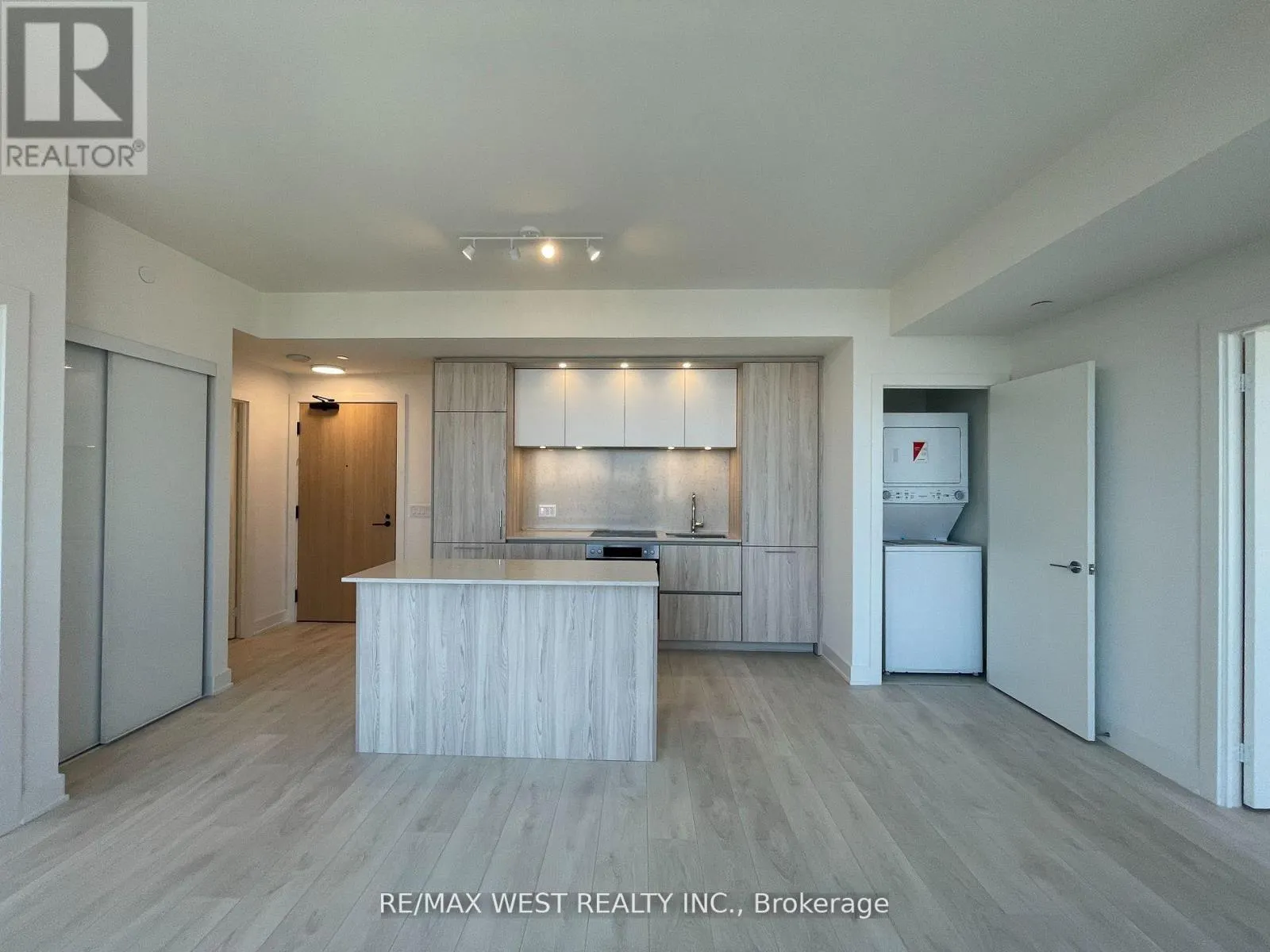 2101 - 15 MERCER STREET