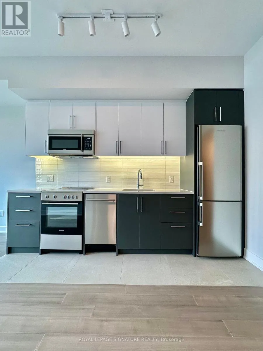 707 - 664 SPADINA AVENUE