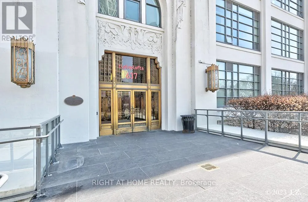 217 - 637 LAKE SHORE BOULEVARD W
