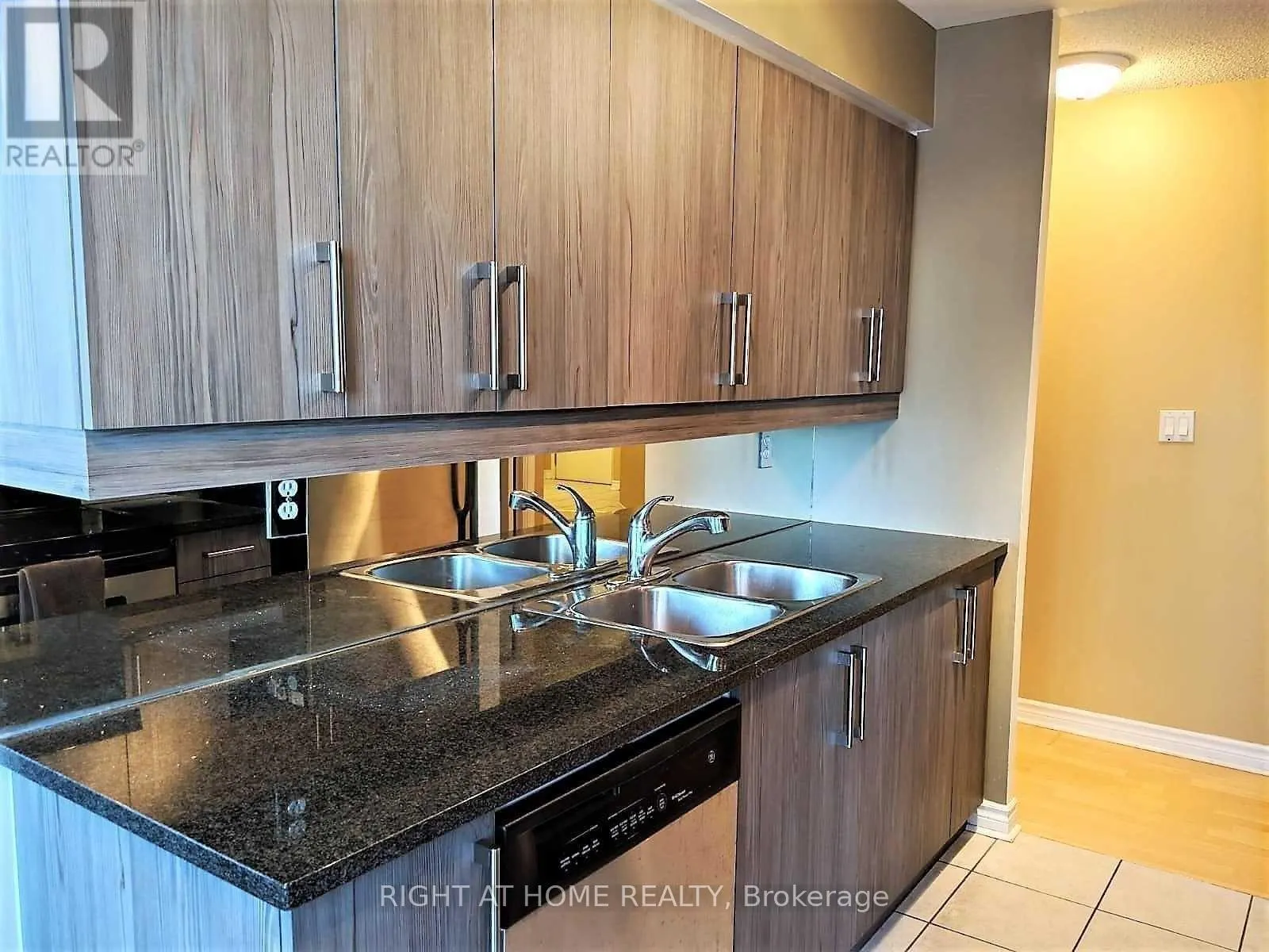 701 - 8 REAN DRIVE