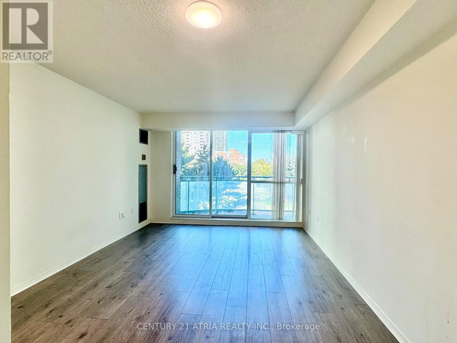 410 - 8 PEMBERTON AVENUE