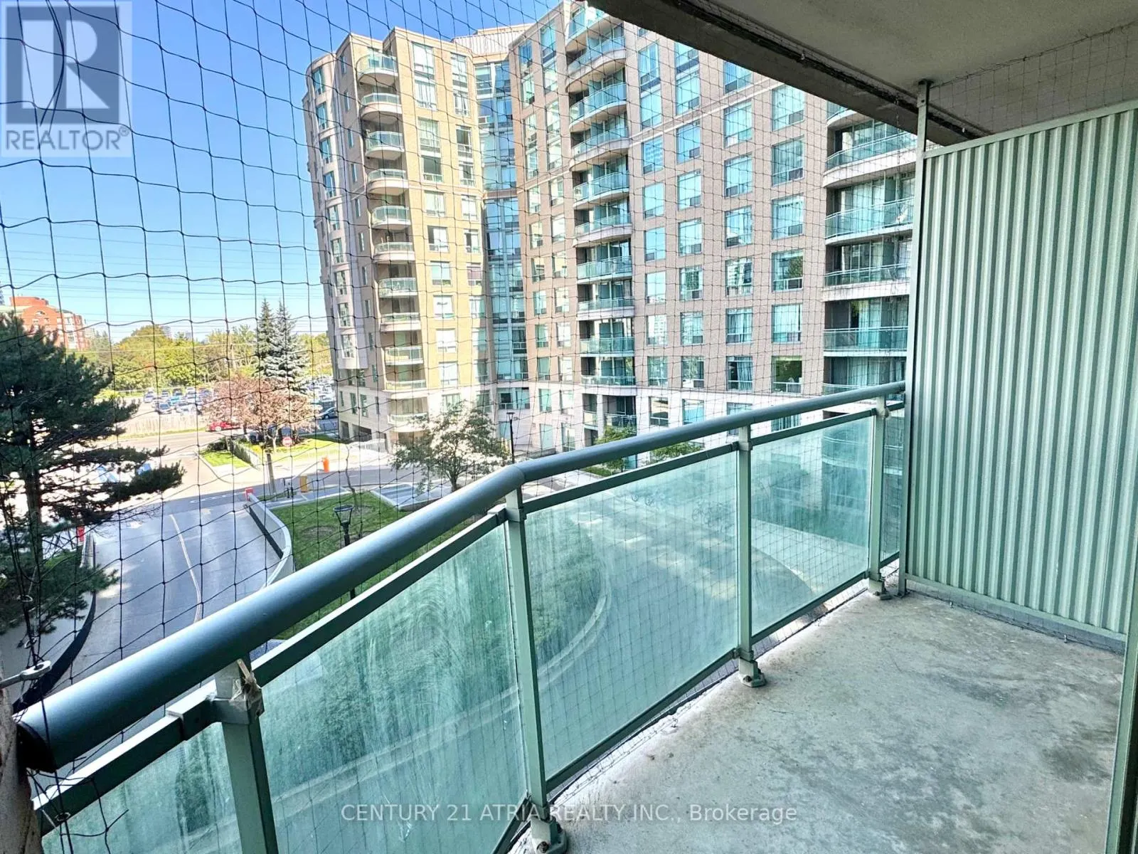 410 - 8 PEMBERTON AVENUE