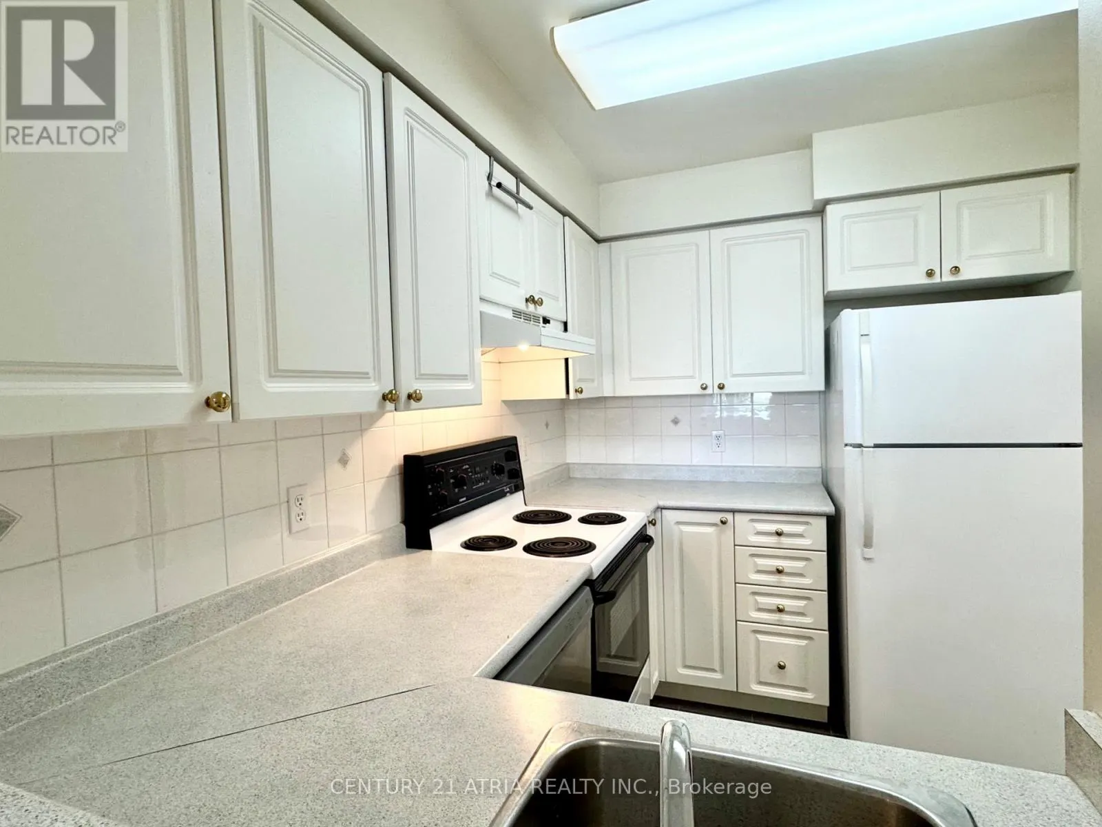 410 - 8 PEMBERTON AVENUE
