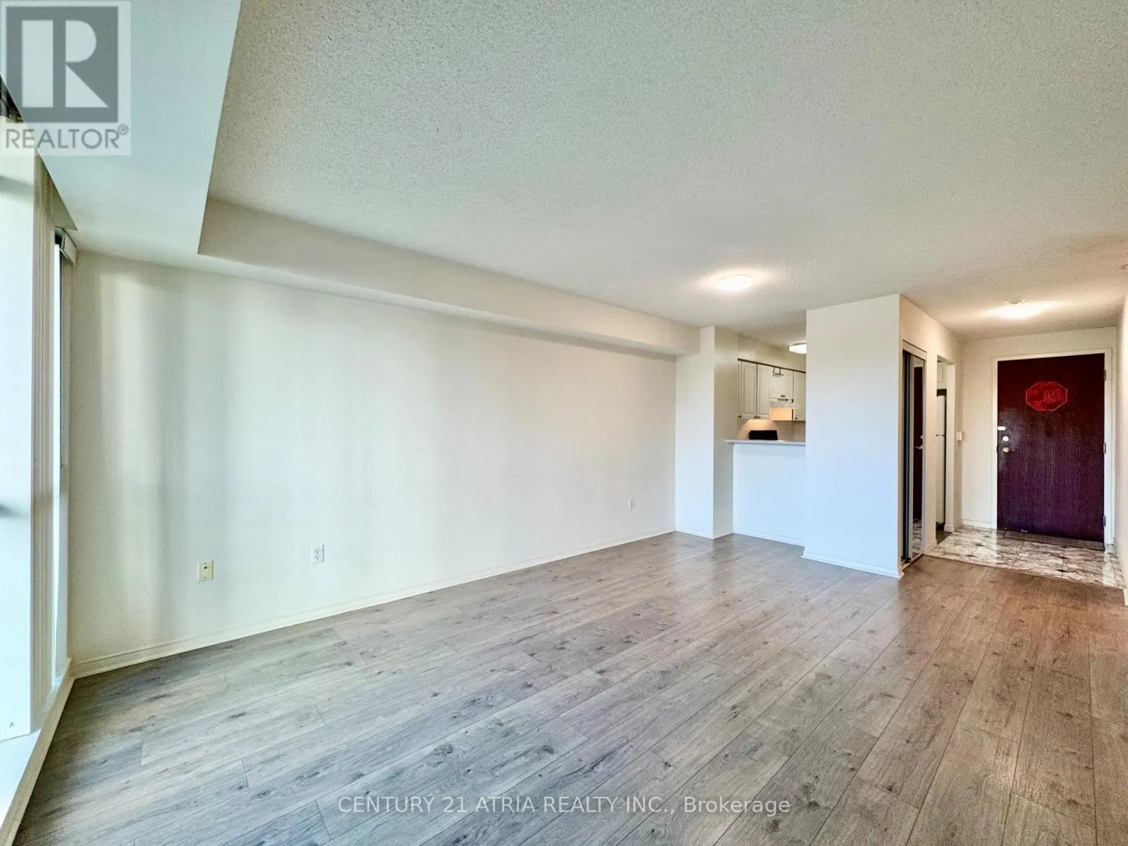 410 - 8 PEMBERTON AVENUE