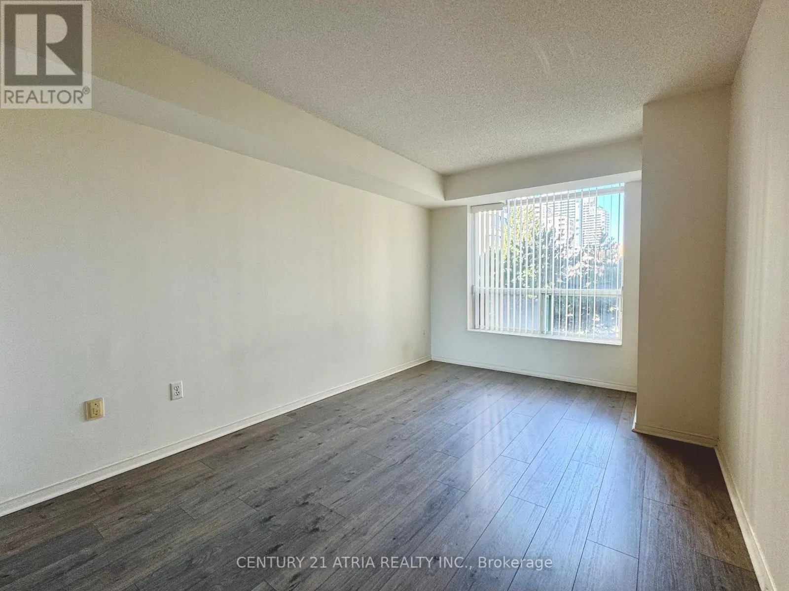 410 - 8 PEMBERTON AVENUE