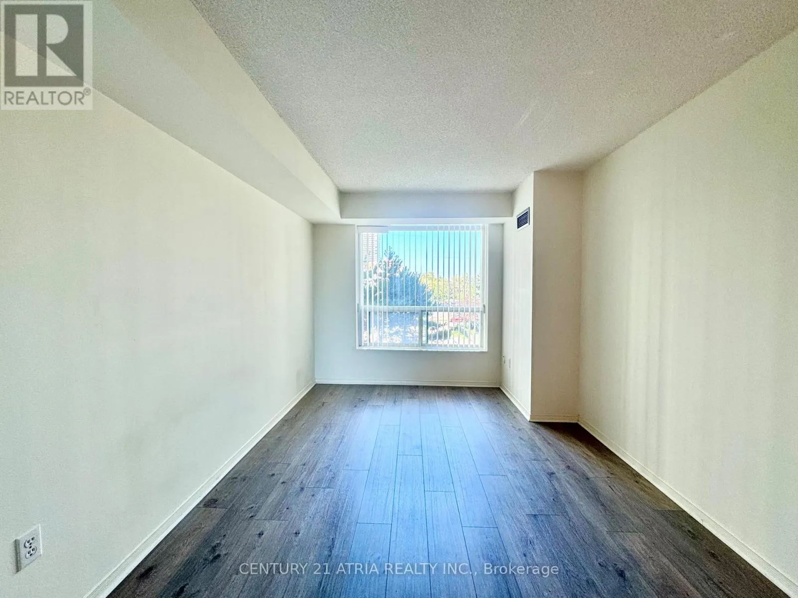 410 - 8 PEMBERTON AVENUE