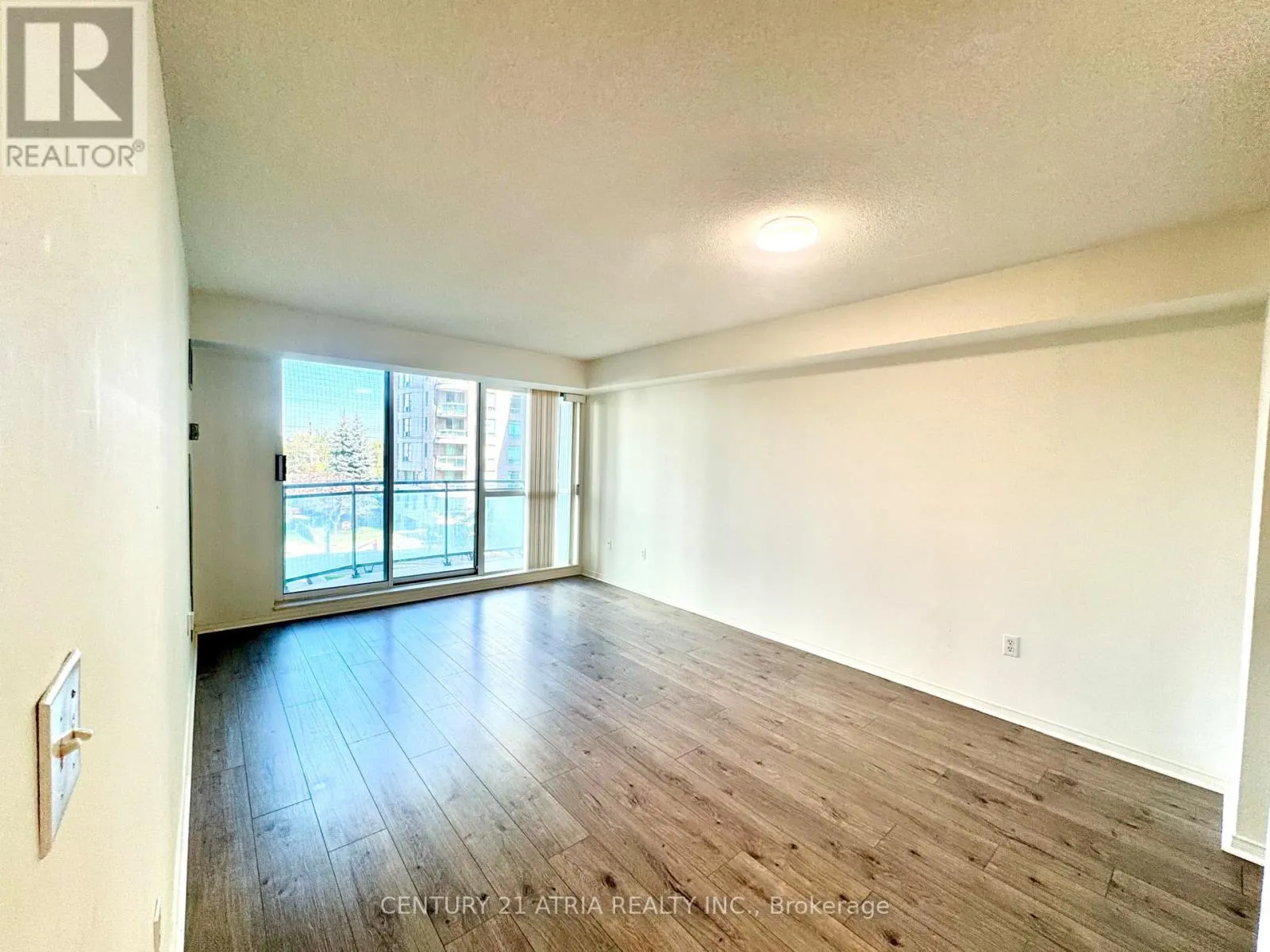 410 - 8 PEMBERTON AVENUE