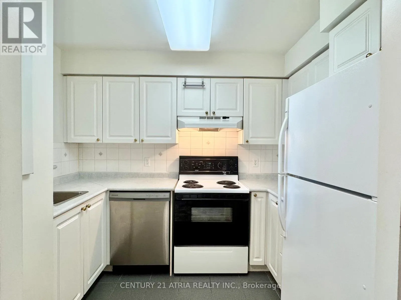 410 - 8 PEMBERTON AVENUE