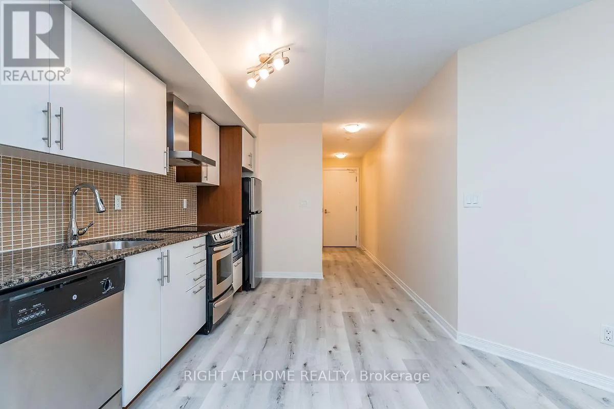 512 - 352 FRONT STREET W
