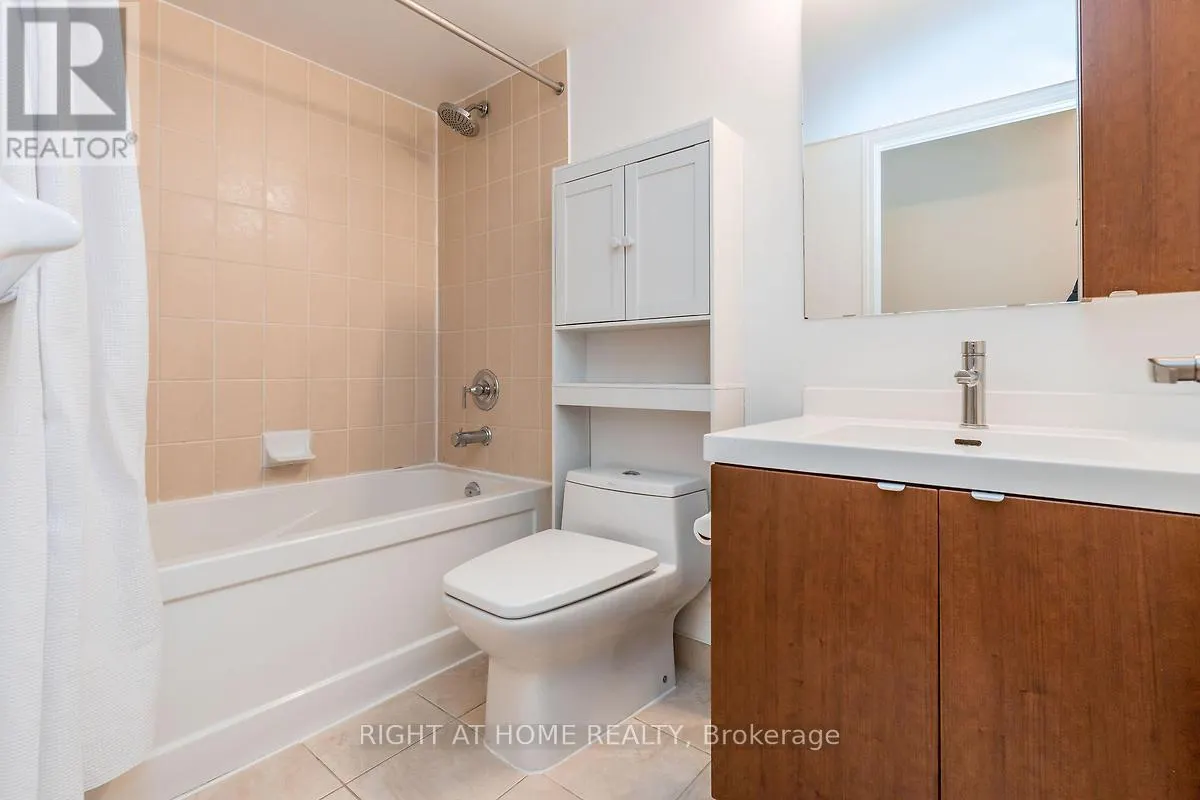 512 - 352 FRONT STREET W