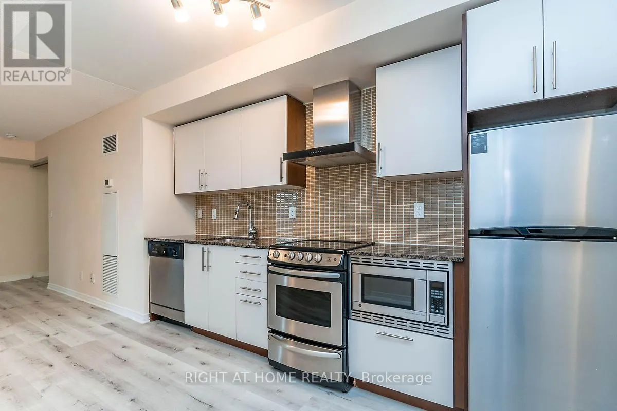 512 - 352 FRONT STREET W