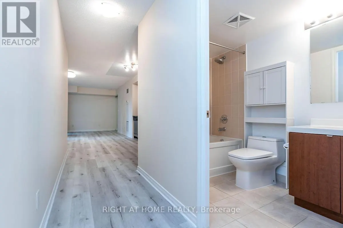 512 - 352 FRONT STREET W
