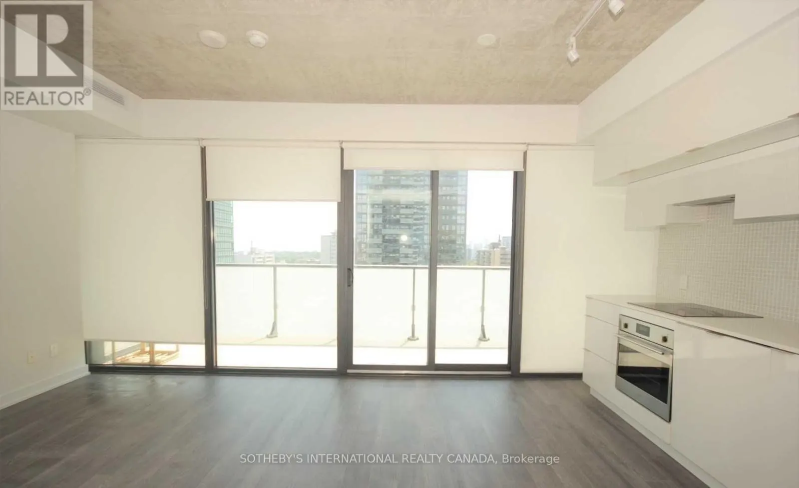 1111 - 185 ROEHAMPTON AVENUE