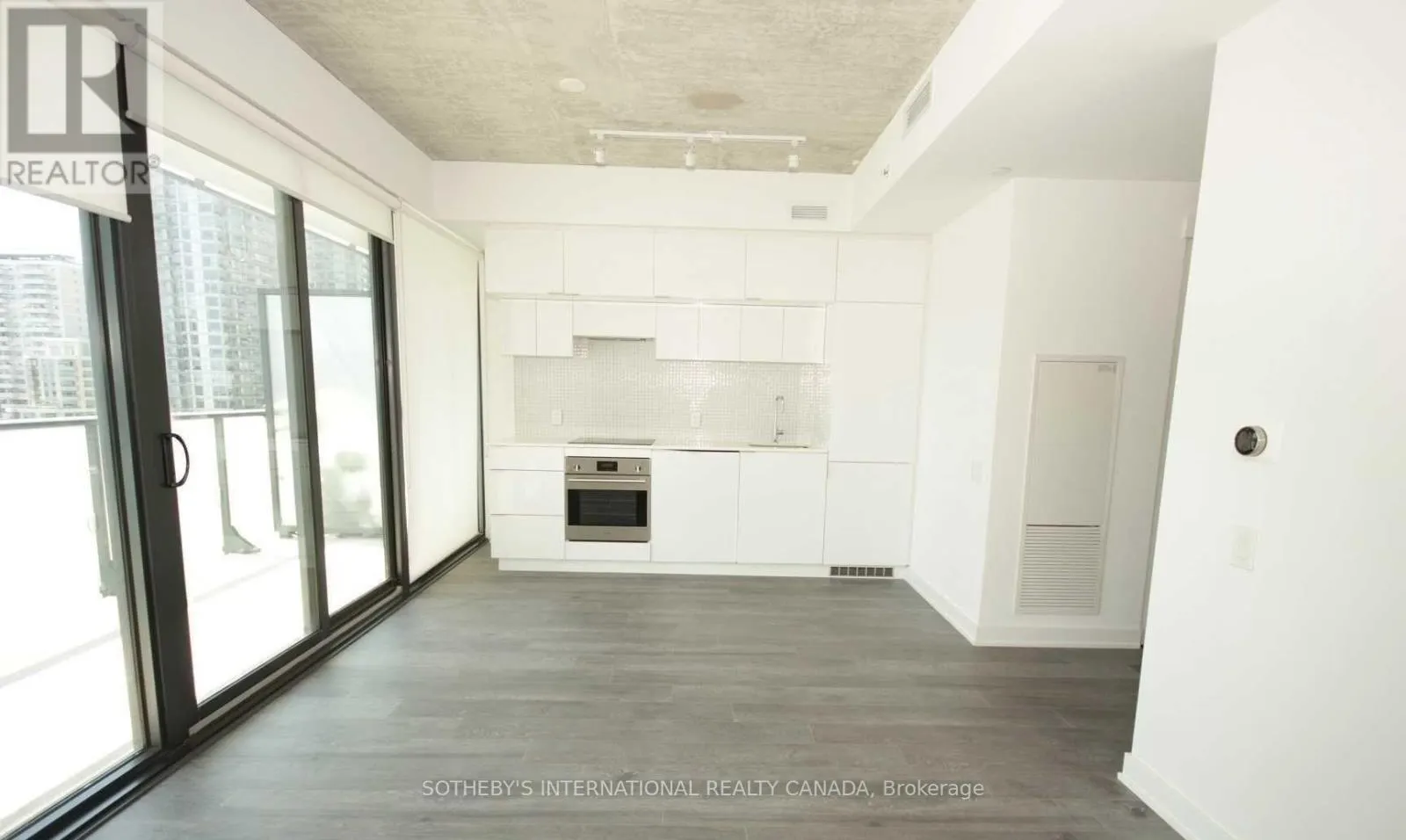 1111 - 185 ROEHAMPTON AVENUE