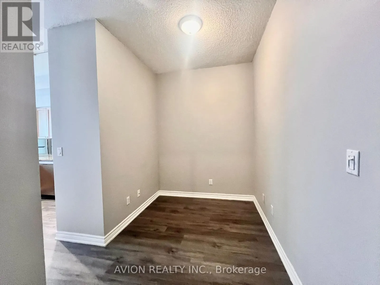 2610 - 761 BAY STREET